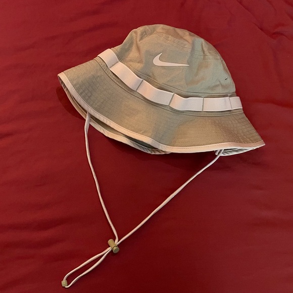 #%SOLD#%
Nike Bucket Hat (BNWT) - Picture 1 of 2